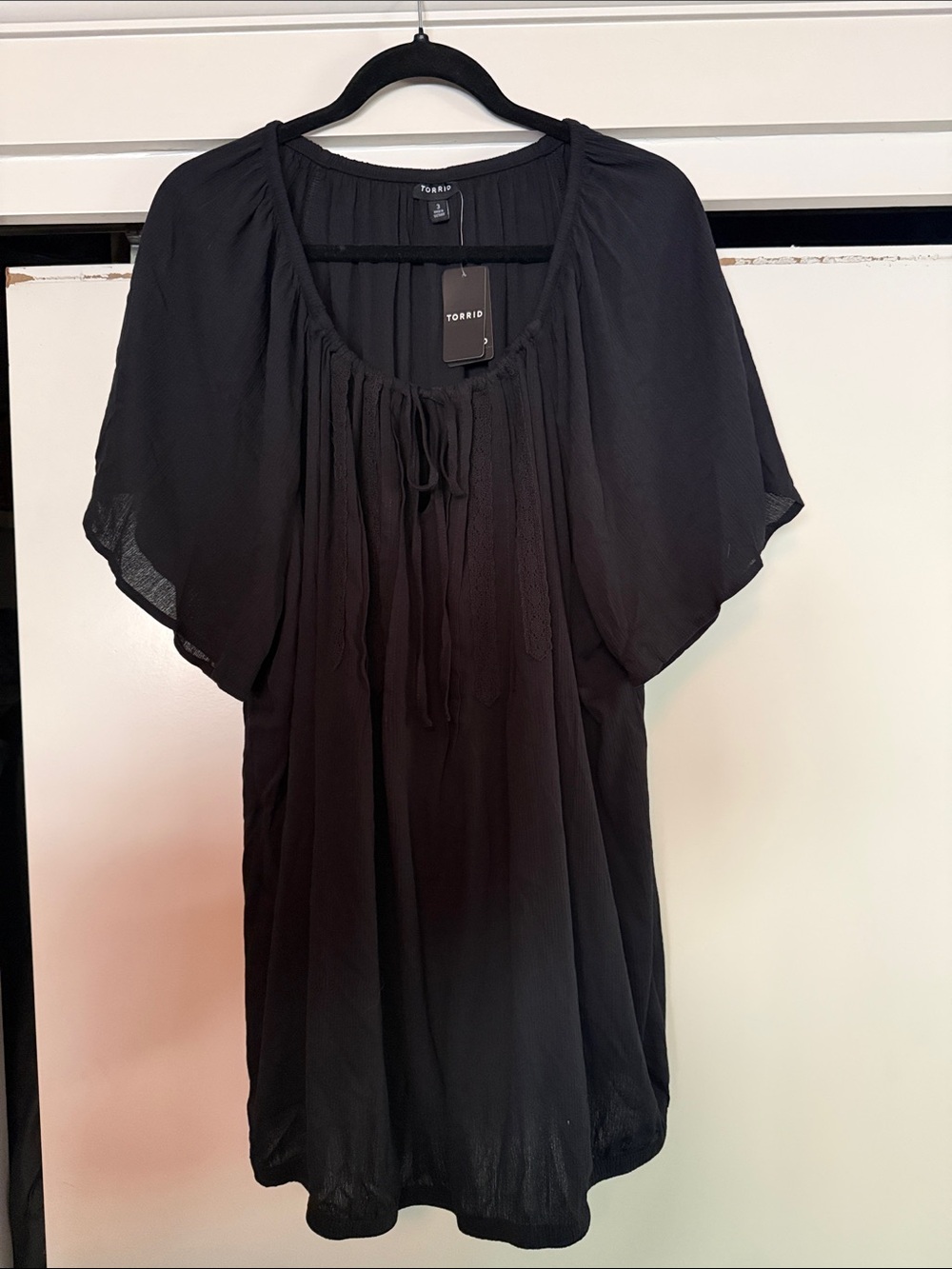 Torrid Black Crinkle Gauze Flutter Sleeve Too